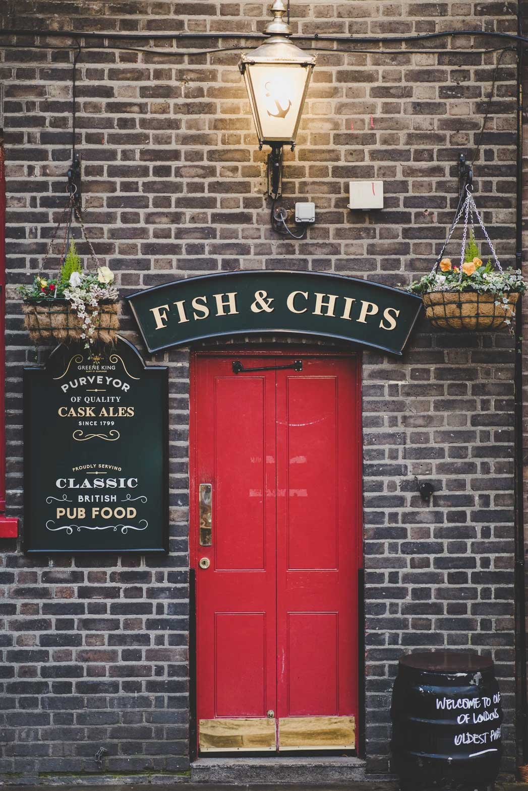London Pubs serve traditional British food.