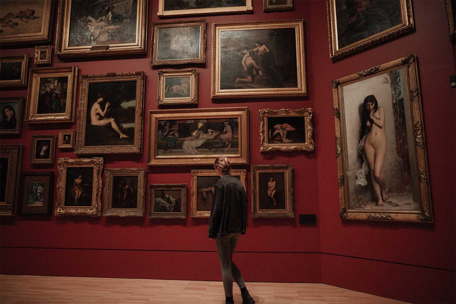 London galleries have art of all genres which is a great reason to move to London. 