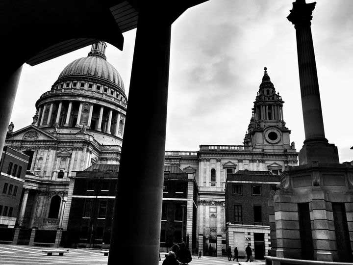 Using depth and monochrome photographic features to add drama to Saint Paul's Cathedral.