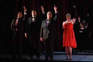 Richard Barnes conductor sparkles in ENO la traviata © Belinda Jiao